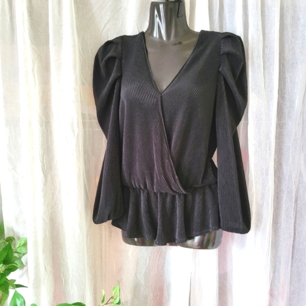 Ruffle puffy sleeve black long sleeve top